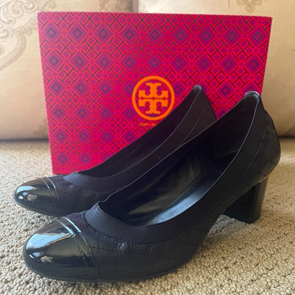 Tory Burch Carrie 55MM Pump in Black with Gold